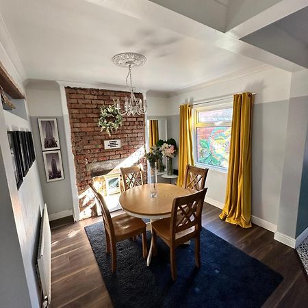 Cosy Two Bed Terraced House 7Min Drive From City Belfast Kültér fotó