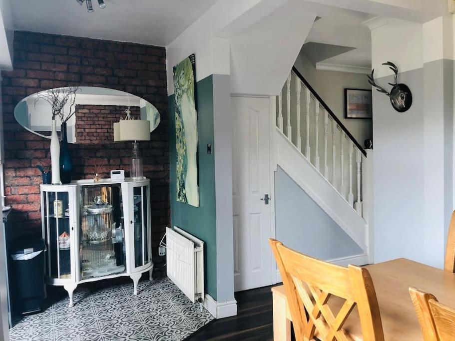 Cosy Two Bed Terraced House 7Min Drive From City Belfast Kültér fotó