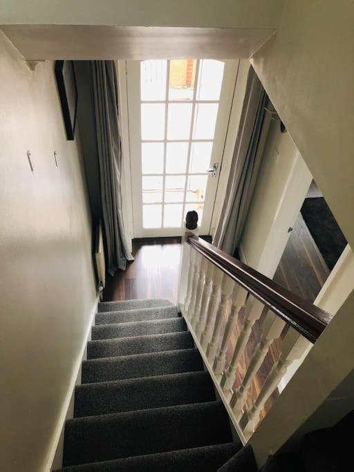 Cosy Two Bed Terraced House 7Min Drive From City Belfast Kültér fotó