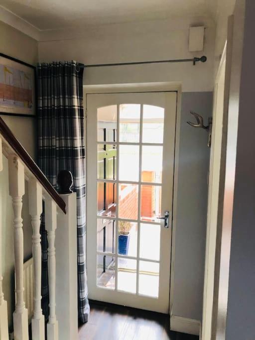 Cosy Two Bed Terraced House 7Min Drive From City Belfast Kültér fotó