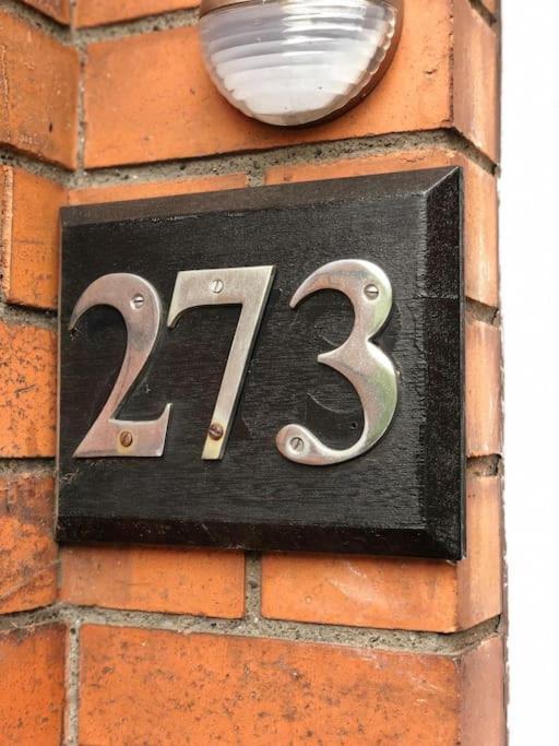 Cosy Two Bed Terraced House 7Min Drive From City Belfast Kültér fotó