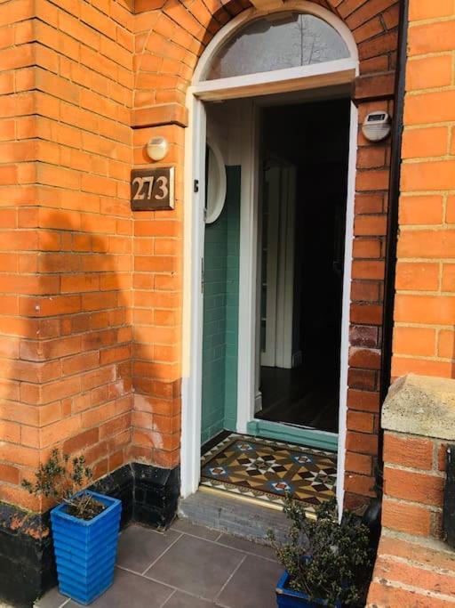 Cosy Two Bed Terraced House 7Min Drive From City Belfast Kültér fotó