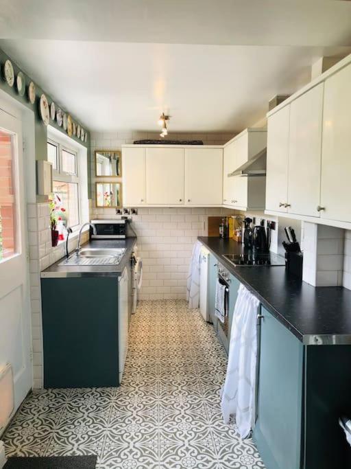 Cosy Two Bed Terraced House 7Min Drive From City Belfast Kültér fotó