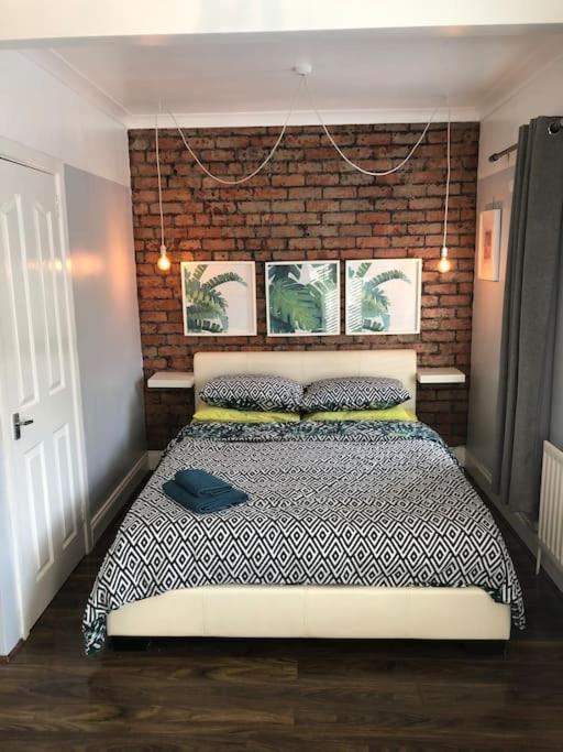 Cosy Two Bed Terraced House 7Min Drive From City Belfast Kültér fotó