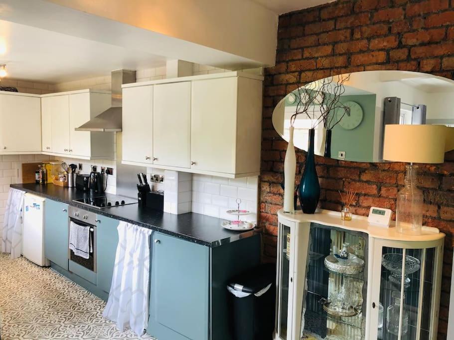 Cosy Two Bed Terraced House 7Min Drive From City Belfast Kültér fotó