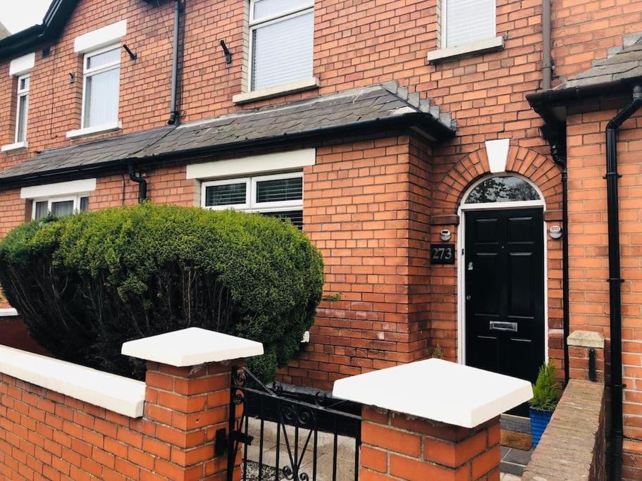 Cosy Two Bed Terraced House 7Min Drive From City Belfast Kültér fotó