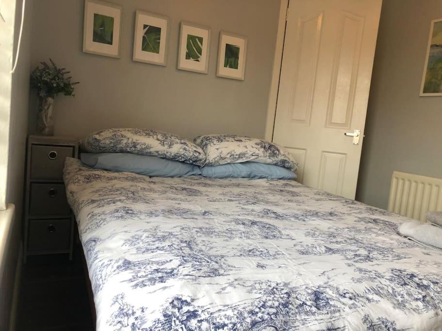 Cosy Two Bed Terraced House 7Min Drive From City Belfast Kültér fotó