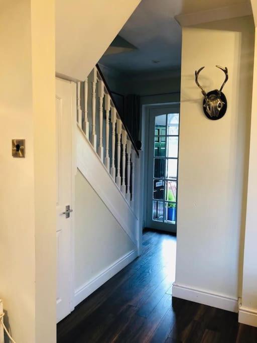 Cosy Two Bed Terraced House 7Min Drive From City Belfast Kültér fotó