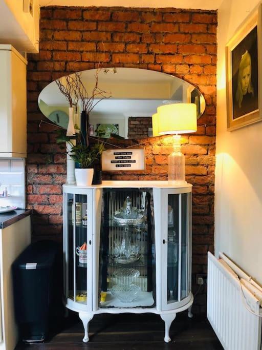Cosy Two Bed Terraced House 7Min Drive From City Belfast Kültér fotó