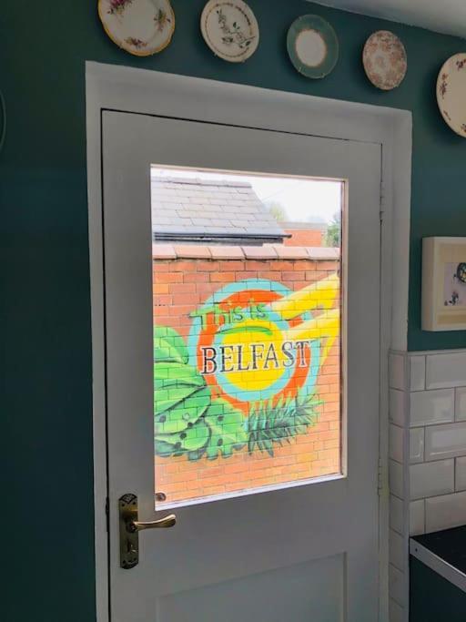 Cosy Two Bed Terraced House 7Min Drive From City Belfast Kültér fotó
