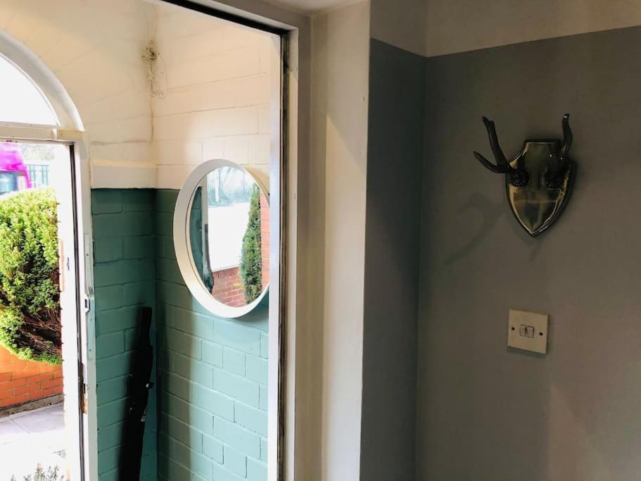 Cosy Two Bed Terraced House 7Min Drive From City Belfast Kültér fotó