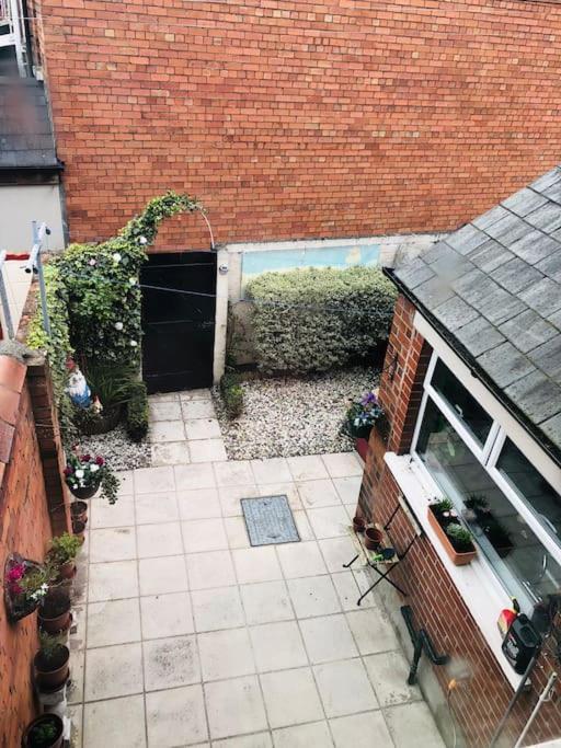 Cosy Two Bed Terraced House 7Min Drive From City Belfast Kültér fotó