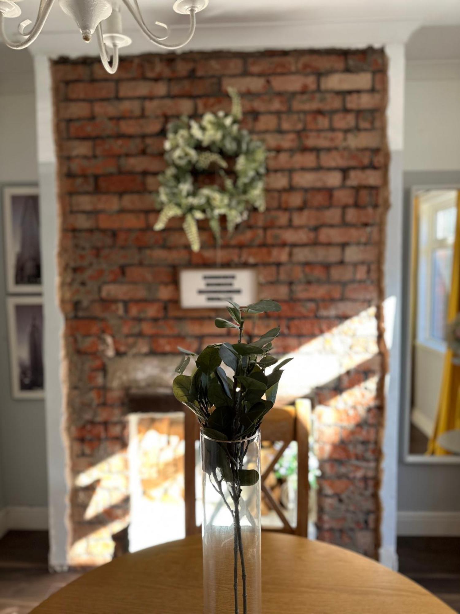 Cosy Two Bed Terraced House 7Min Drive From City Belfast Kültér fotó