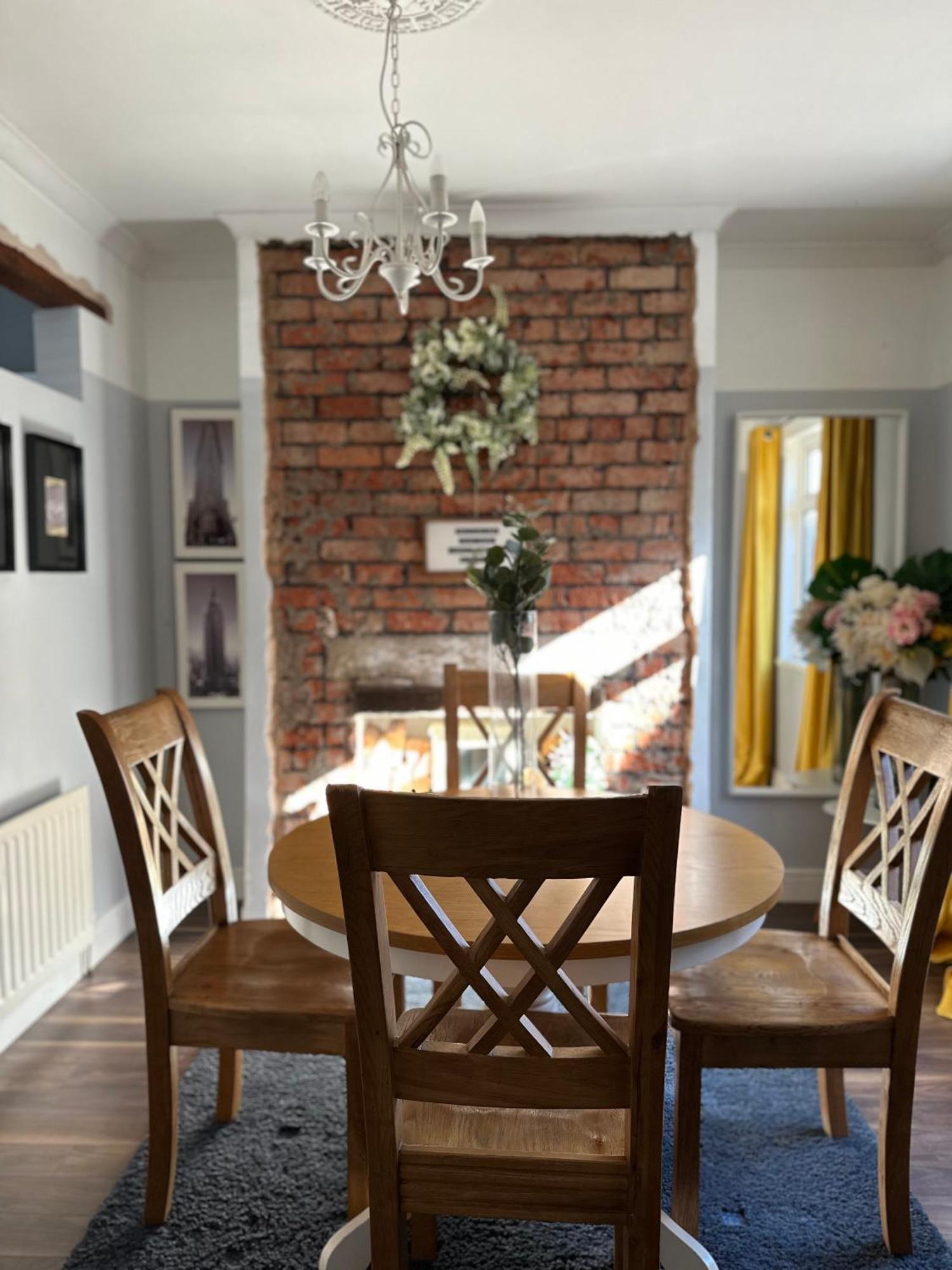 Cosy Two Bed Terraced House 7Min Drive From City Belfast Kültér fotó