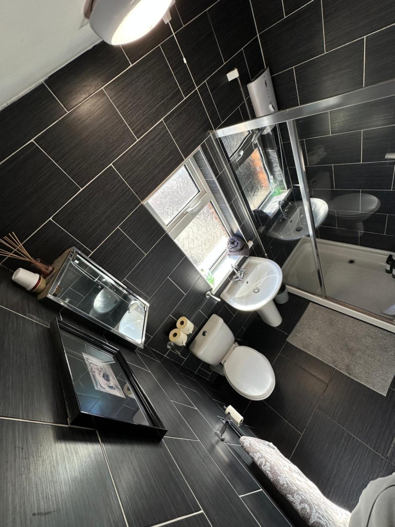 Cosy Two Bed Terraced House 7Min Drive From City Belfast Kültér fotó