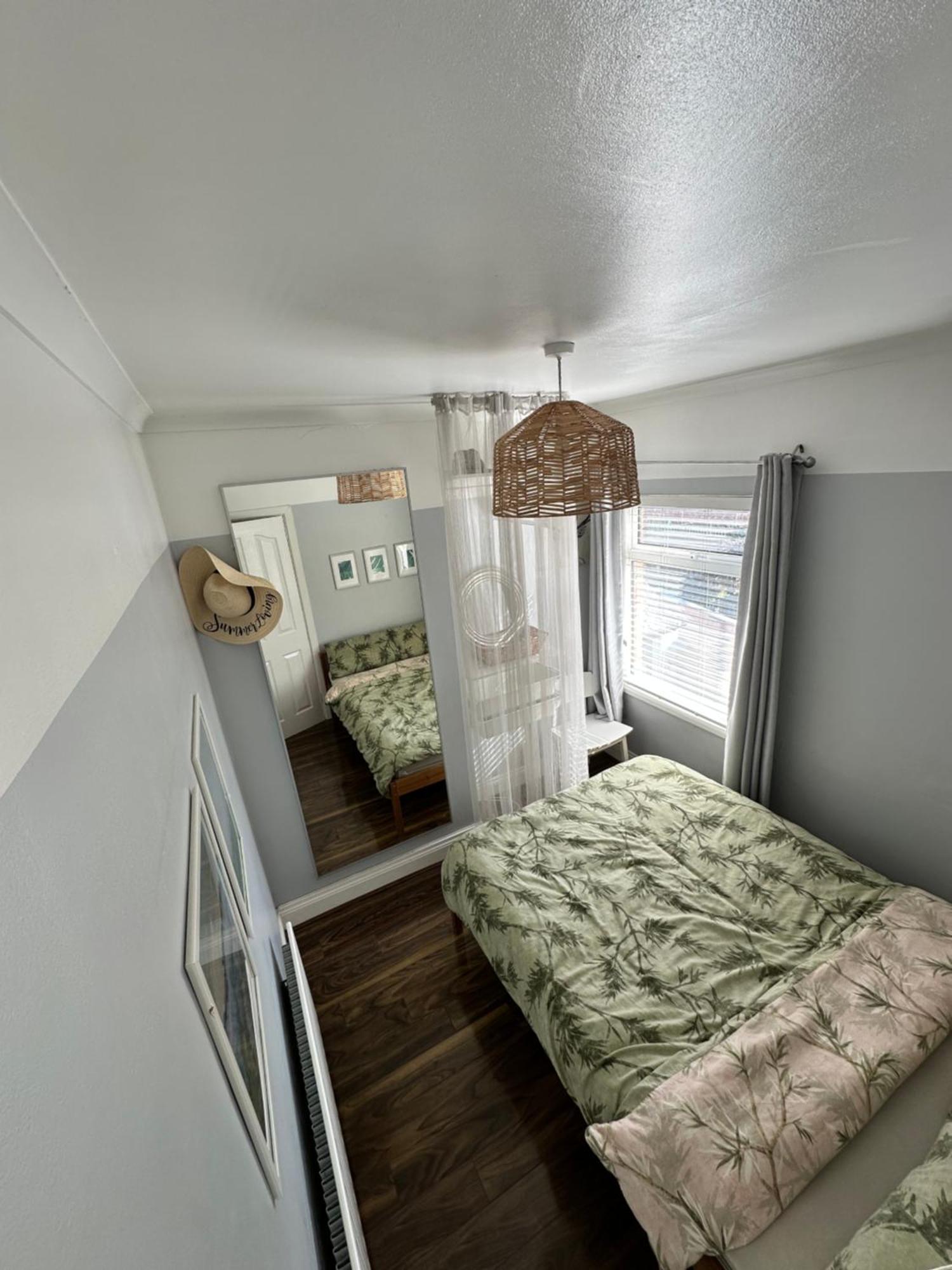 Cosy Two Bed Terraced House 7Min Drive From City Belfast Kültér fotó